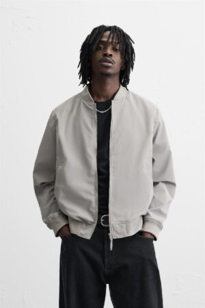 LIGHTWEIGHT BOMBER JACKET